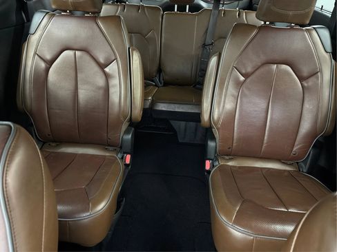 Used 2017 Chrysler Pacifica Limited FWD image 20