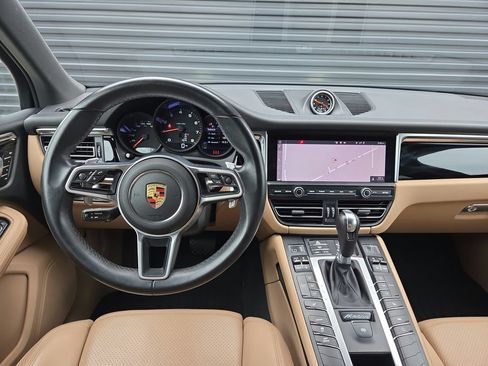 Certified 2021 Porsche Macan AWD/4WD image 8