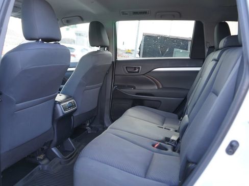 Used 2019 Toyota Highlander FWD V6 image 13