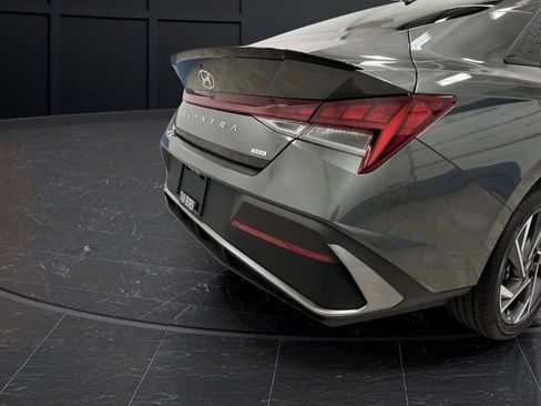 Used 2025 Hyundai Elantra SEL image 30