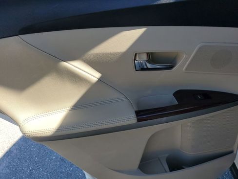 Used 2014 Toyota Venza XLE image 42