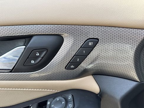 Used 2023 Chevrolet Traverse Premier image 44