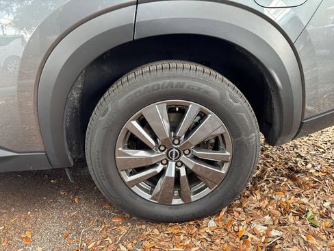 Used 2025 Nissan Pathfinder SV FWD image 31