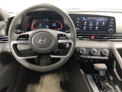 Used 2025 Hyundai Elantra SE FWD image 22