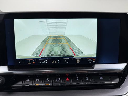 Used 2025 Chevrolet Silverado 1500 High Country w/ Technology Package image 24