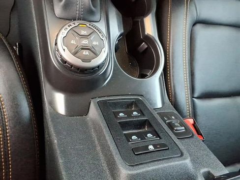 Used 2024 Ford Bronco Badlands image 17