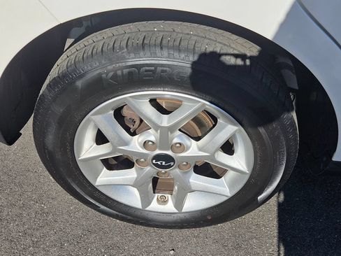 Used 2025 Kia Soul LX w/ LX Technology Package FWD image 9