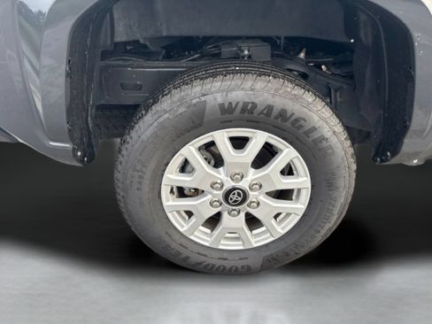 Used 2025 Toyota Tacoma SR5 AWD/4WD image 34