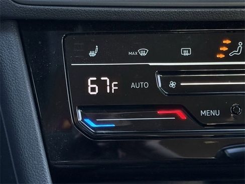 Used 2025 Volkswagen Jetta SE image 19