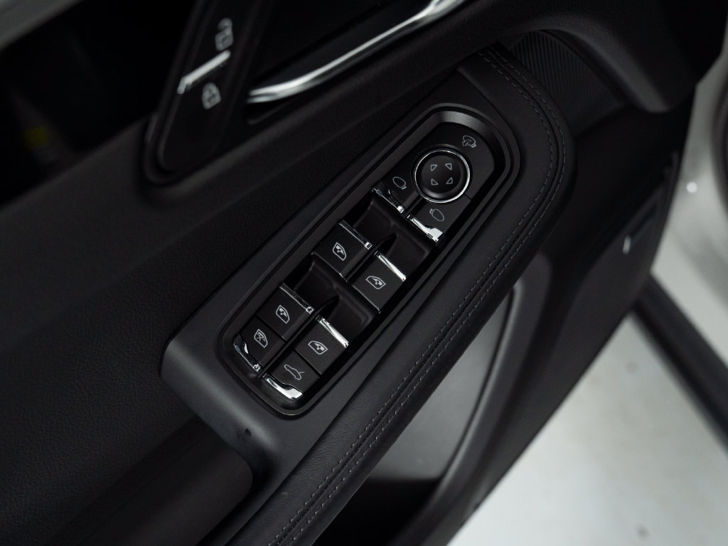Certified 2026 Porsche Macan Turbo AWD/4WD image 22