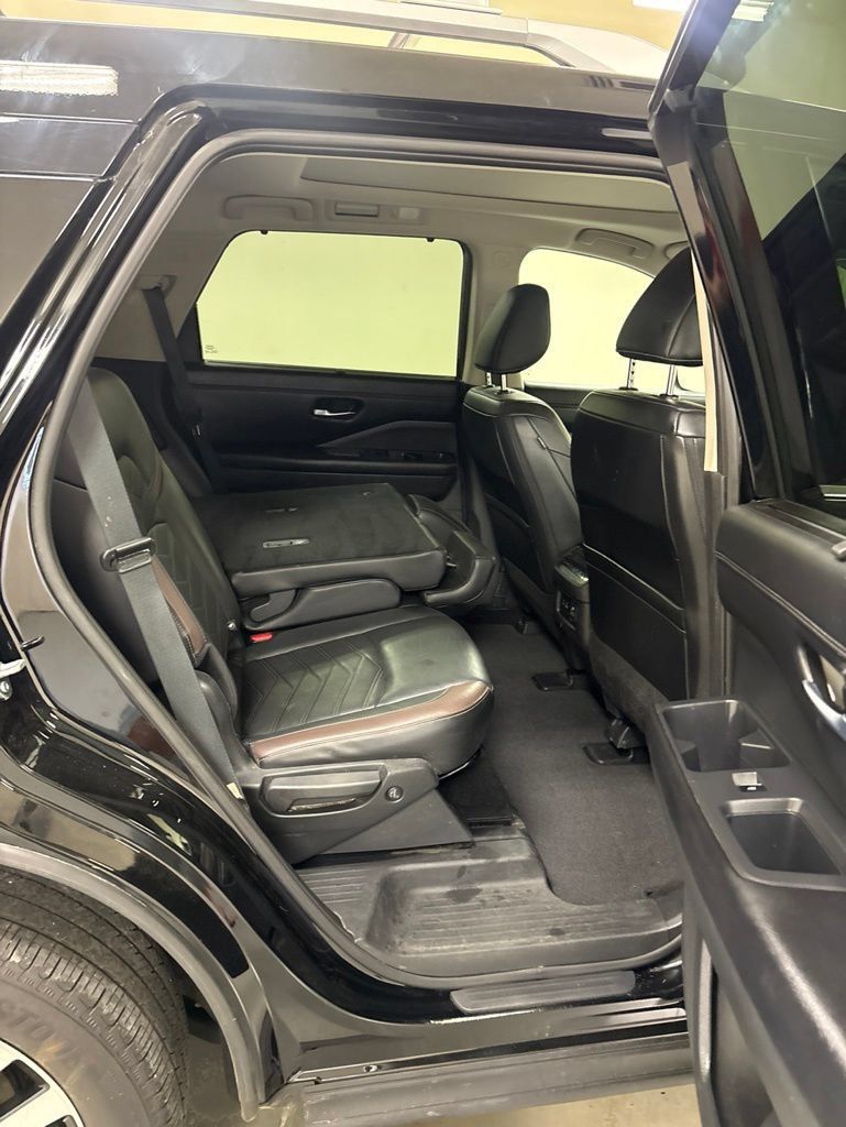 Used 2025 Nissan Pathfinder Platinum w/ Cargo Package FWD image 32