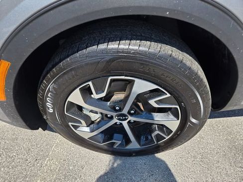 Used 2025 Kia Sportage EX AWD/4WD image 4