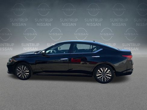 Used 2025 Nissan Altima 2.5 SV FWD image 34