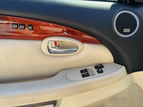 Used 2007 Lexus SC 430 Convertible image 9