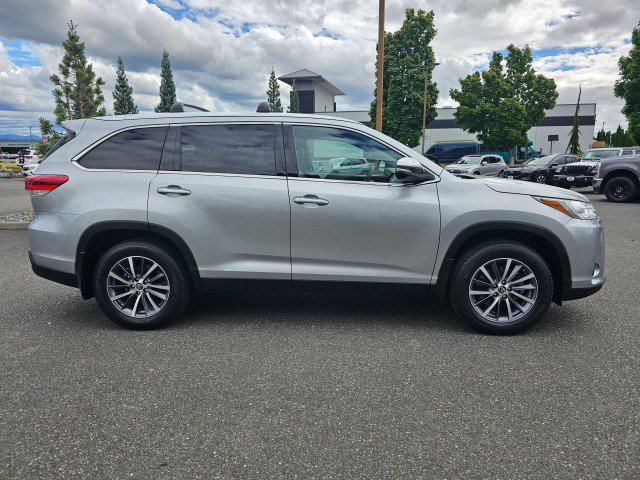 Used 2019 Toyota Highlander XLE AWD/4WD image 2