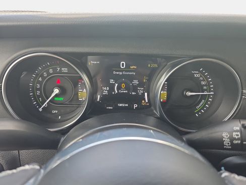Used 2022 Jeep Wrangler Unlimited Sahara w/ Cold Weather Group AWD/4WD image 18