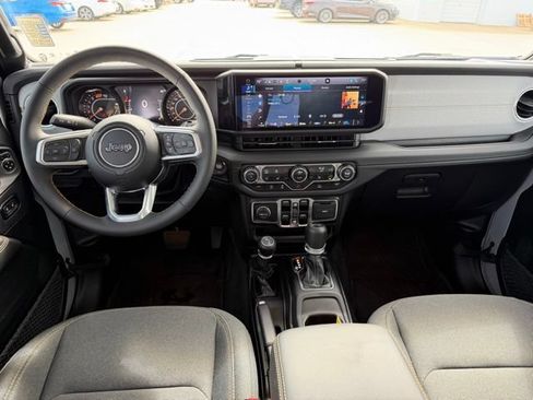 Used 2024 Jeep Wrangler Unlimited Sahara w/ Technology Group AWD/4WD image 9