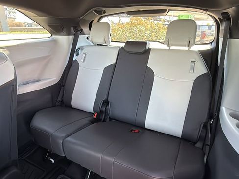 Used 2024 Toyota Sienna XSE w/ XSE Plus Package image 17