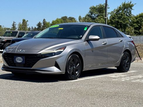 Used 2021 Hyundai Elantra SEL w/ Convenience Package FWD image 8