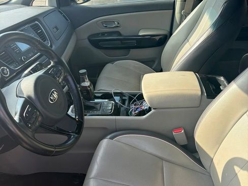 Used 2016 Kia Sedona EX FWD image 4