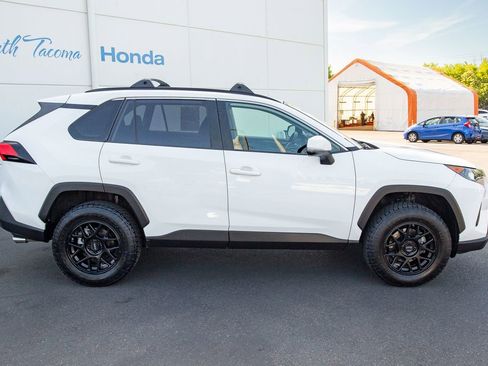 Used 2019 Toyota RAV4 LE w/ Carpet Mat Package AWD/4WD image 16