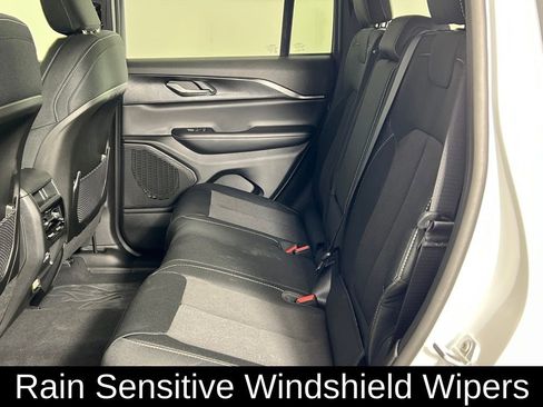 New 2025 Jeep Grand Cherokee Laredo image 17