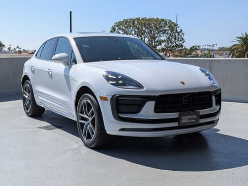 Certified 2024 Porsche Macan image 7