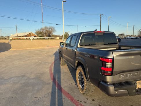 Used 2023 Nissan Frontier PRO-4X w/ Pro Convenience Package image 6
