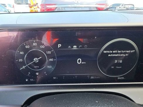 Certified 2025 Kia Seltos SX w/ SX Sunroof Package AWD/4WD image 11