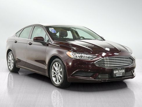 Used 2017 Ford Fusion SE FWD image 7