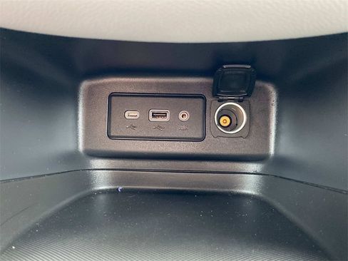 Used 2023 Chevrolet Equinox LT image 28