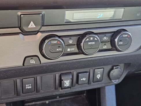 Used 2021 Toyota Tacoma TRD Sport image 18