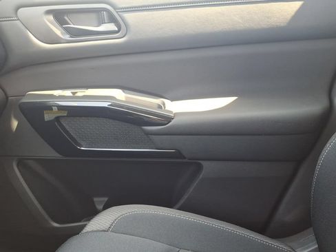 Used 2025 Nissan Pathfinder SV w/ SV Premium Package FWD image 24