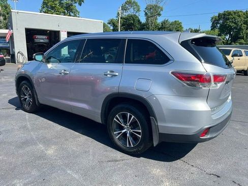 Used 2016 Toyota Highlander XLE AWD/4WD image 3