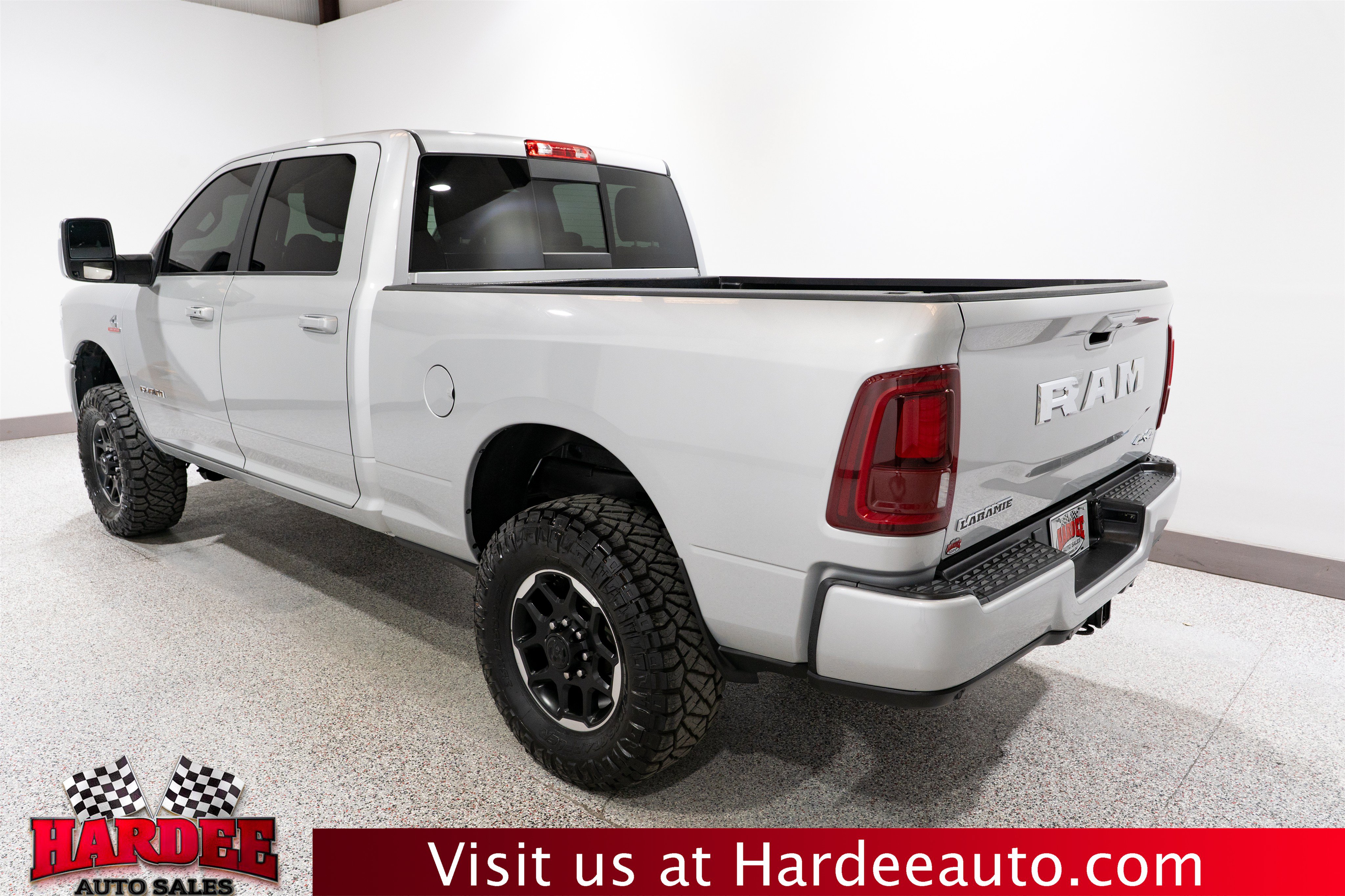 Used 2026 RAM 2500 Laramie AWD/4WD image 3