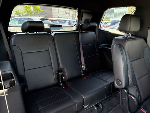 Used 2023 Chevrolet Traverse High Country w/ LPO, Floor Liner Package AWD/4WD image 18