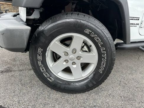 Used 2017 Jeep Wrangler Unlimited Sport w/ Quick Order Package 24S AWD/4WD image 33