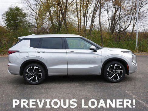 Used 2025 Mitsubishi Outlander SEL image 8