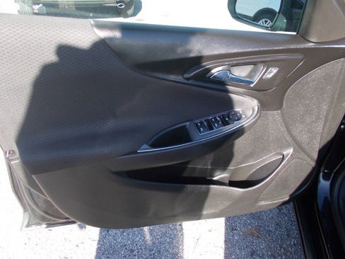 Used 2020 Chevrolet Malibu LT image 11