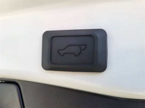 Used 2025 Toyota RAV4 XLE image 11