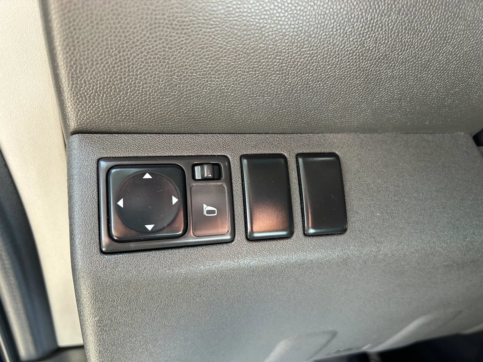 Used 2007 Nissan Xterra X w/ Power Pkg AWD/4WD image 14