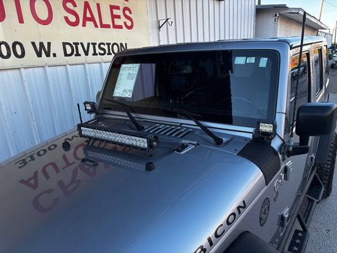 Used 2015 Jeep Wrangler Unlimited Rubicon w/ Connectivity Group AWD/4WD image 12