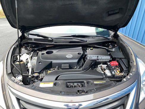 Used 2015 Nissan Altima 2.5 SV image 6