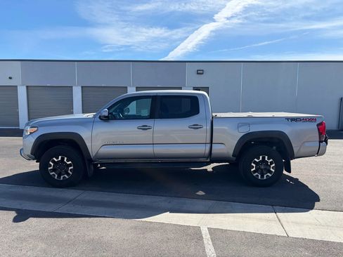Used 2019 Toyota Tacoma TRD Off-Road w/ Technology Package image 4