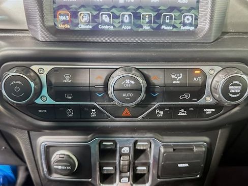 Used 2020 Jeep Gladiator Overland AWD/4WD image 17