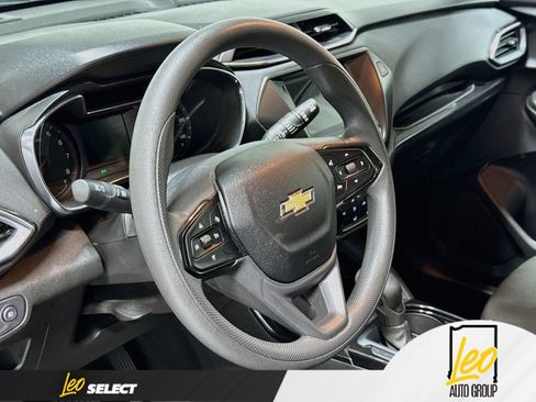 Used 2023 Chevrolet TrailBlazer LT FWD image 14