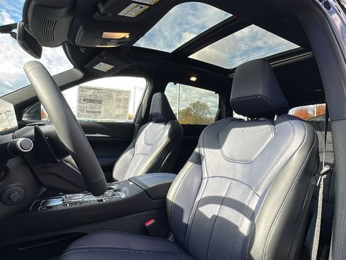 New 2026 INFINITI QX60 Sport image 8