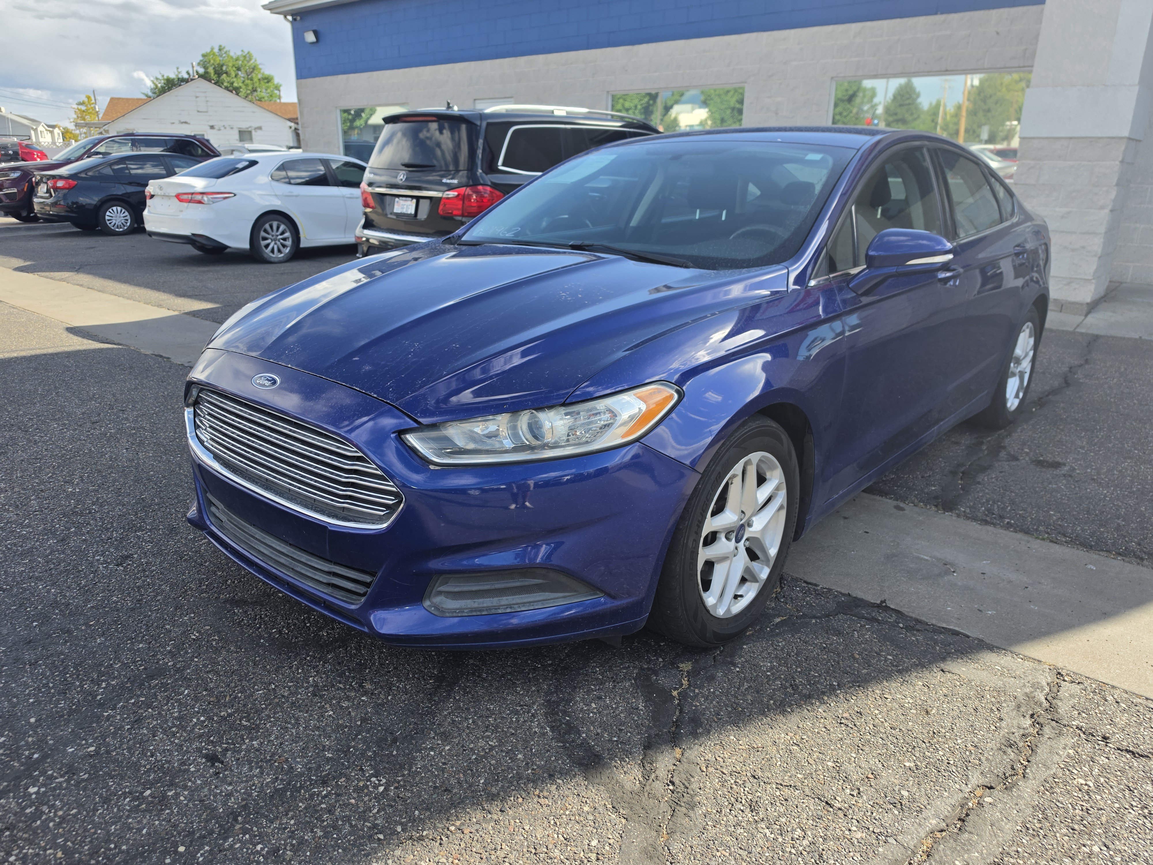 Used 2015 Ford Fusion SE FWD image 3