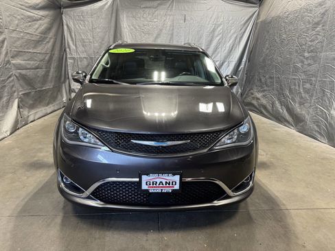 Used 2020 Chrysler Pacifica Limited w/ Advanced Safetytec Group image 2