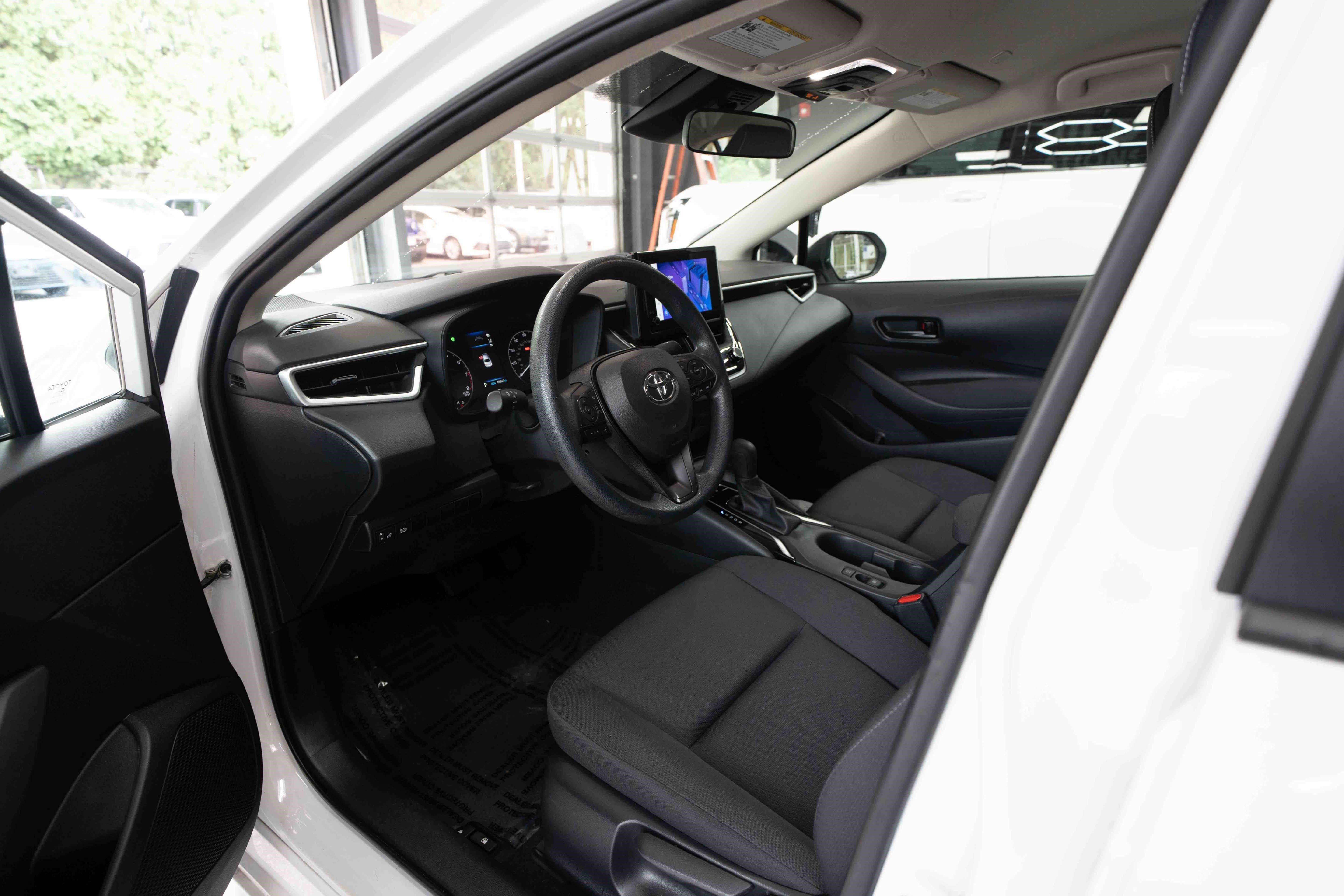 Used 2024 Toyota Corolla LE FWD image 8